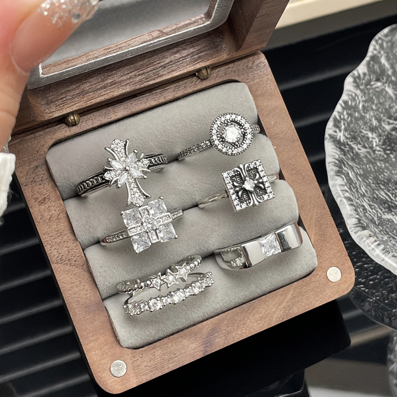 Retro aged cross fashion open ring for women, a niche androgynous hip-hop punk style, simple and individual food ring Specification drawing