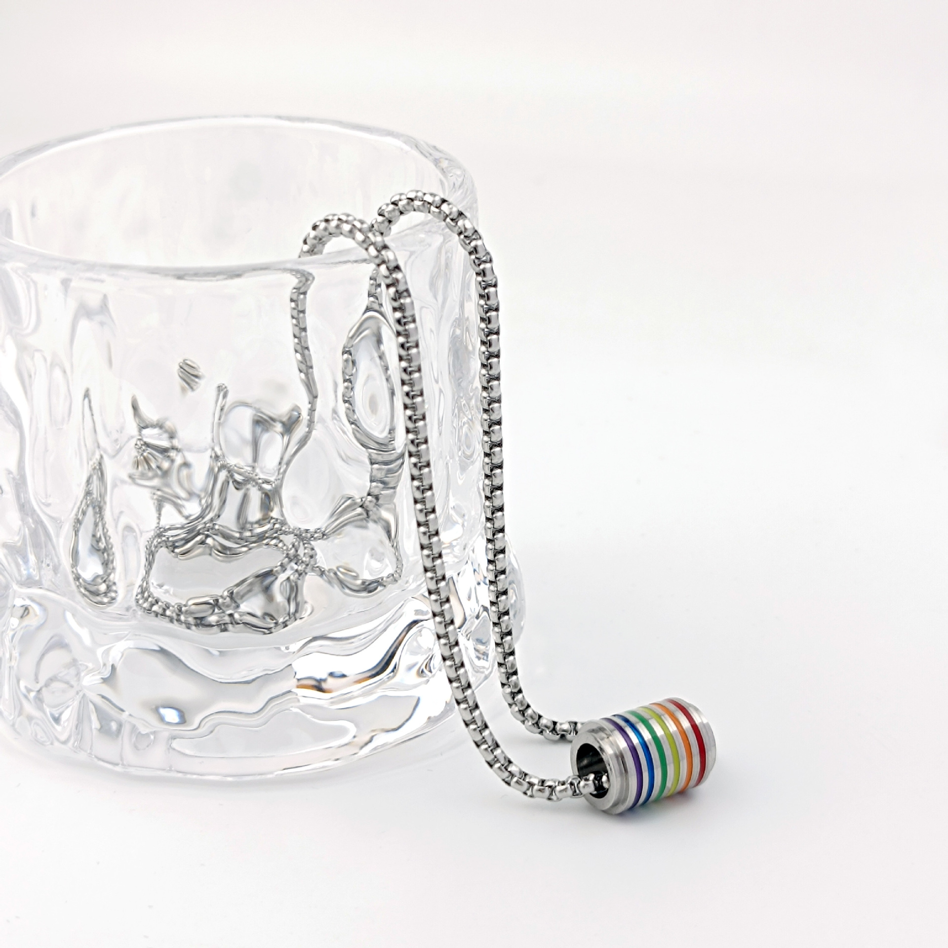 Cross-border stainless steel rainbow oil-dripping necklace, circular waist necklace, women's non-fading sweatshirt chain, trendy men's pendant Application Scenario