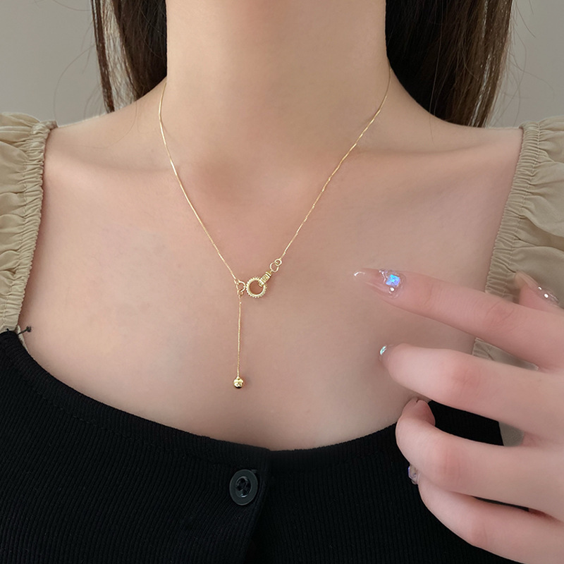 Heart-fluttering items ~ Spring and Summer versatile combinations of Ins-style necklaces, women's light luxury bows, and niche design collarbone chains details Picture