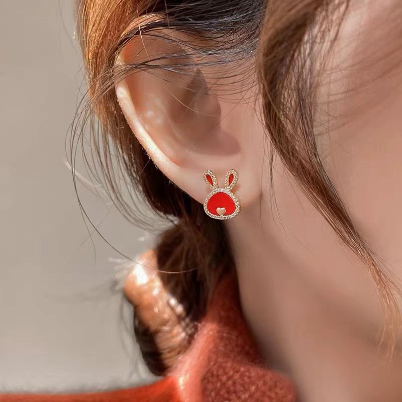 Autumn and winter red rabbit stud earrings for women, a niche design with a high-end feel, zodiac earrings, and a gift of Instagrams' popular earrings Specification drawing