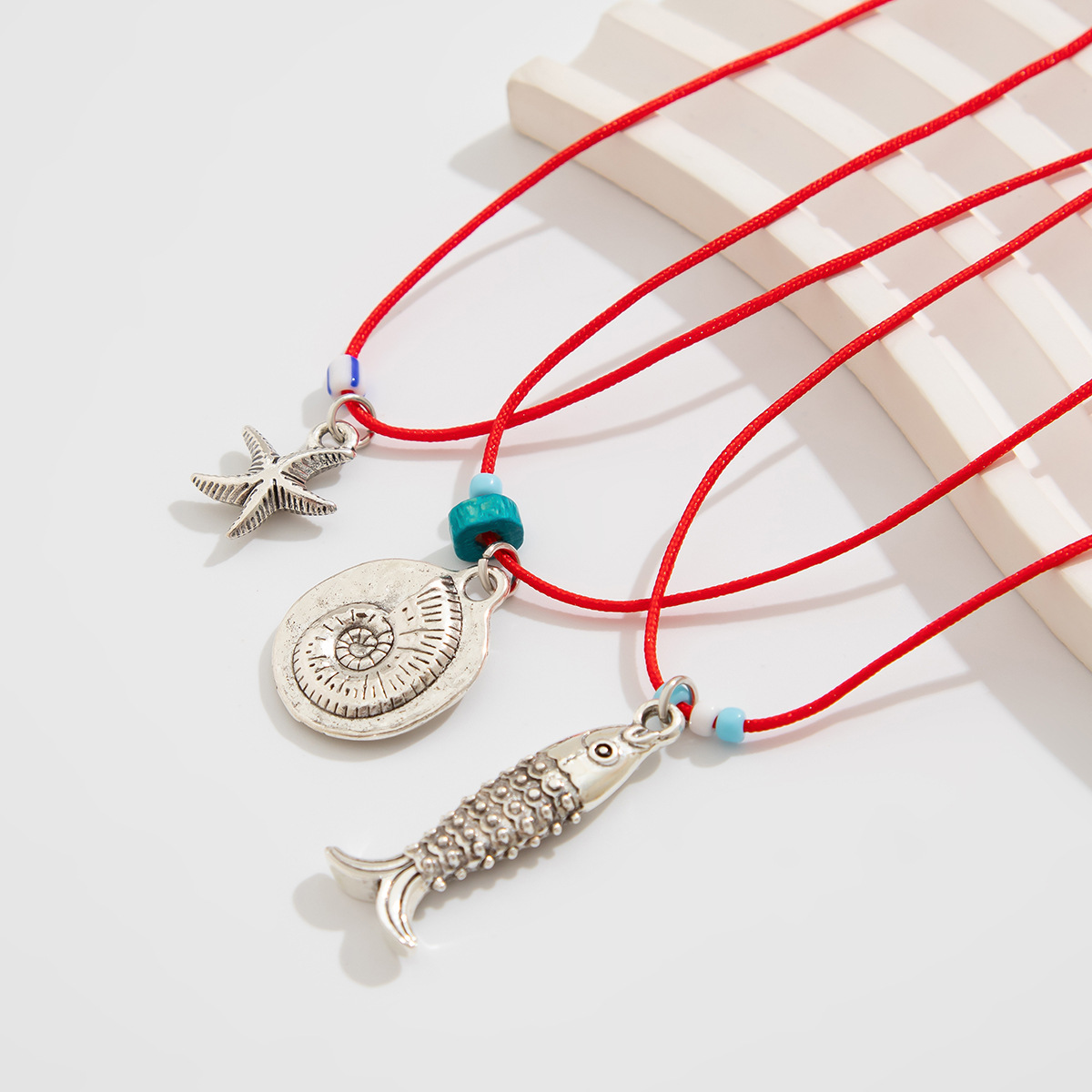 European and American cross-border jewelry, personalized small fish shell pendant, collarbone chain, layered wind round piece beaded multi-layer necklace for women Application Scenario