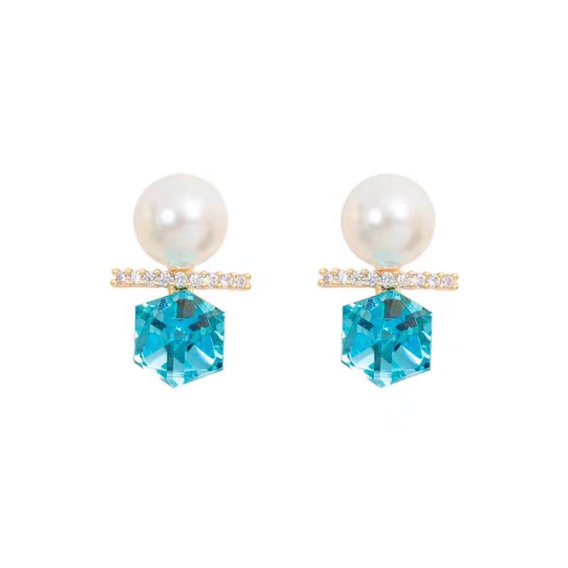 The blue crystal cube sugar pearl earrings are a light luxury, niche and high-end accessory for women, with a grand and elegant style. They are unique and beautiful stud earrings Item Picture