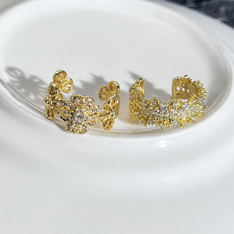 French light luxury retro four-leaf clover hollowed-out design open ring, a sophisticated and versatile ring with a unique feminine charm Application Scenario