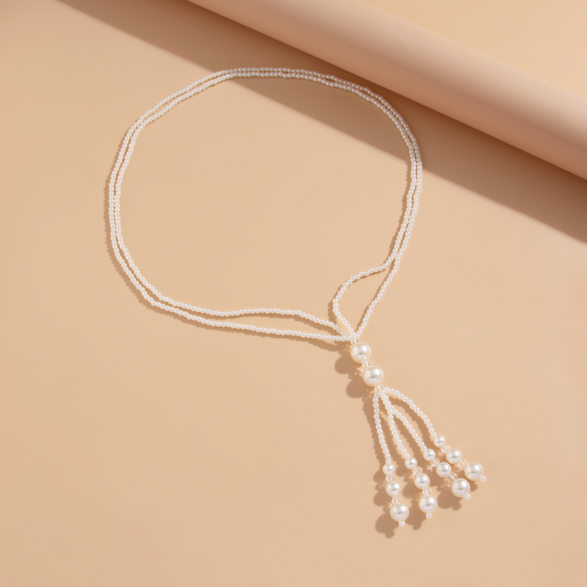 European and American cross-border jewelry, elegant and fashionable pearl tassel necklace, simple long beaded crystal collarbone chain new style Application Scenario