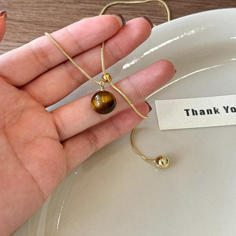 Korean Maillard Tiger cat eye stone collarbone chain 2024 autumn/Winter long sweater chain feel retro personality necklace Application Scenario