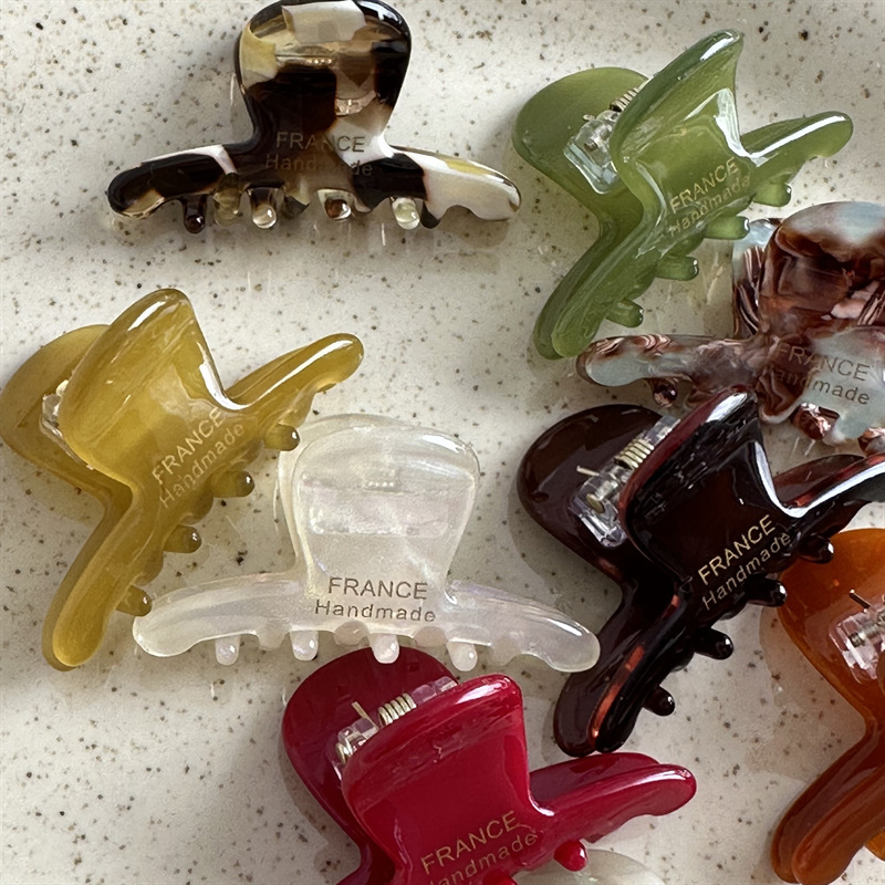 French gold label small acetic acid exquisite grabber, cute and youthful semi-tied hair clip, girlish hair clip and hair accessory new style details Picture