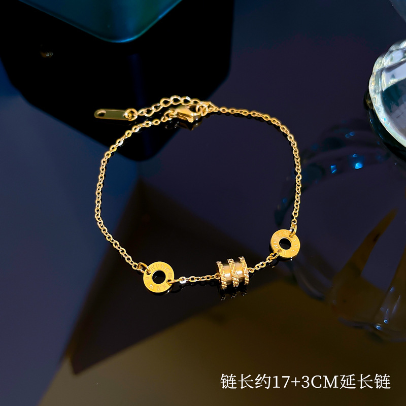 【 All-titanium Steel 】 Dongdaemun's unique round plate waist letter chain bracelet, a retro best friend of a female Internet celebrity Application Scenario