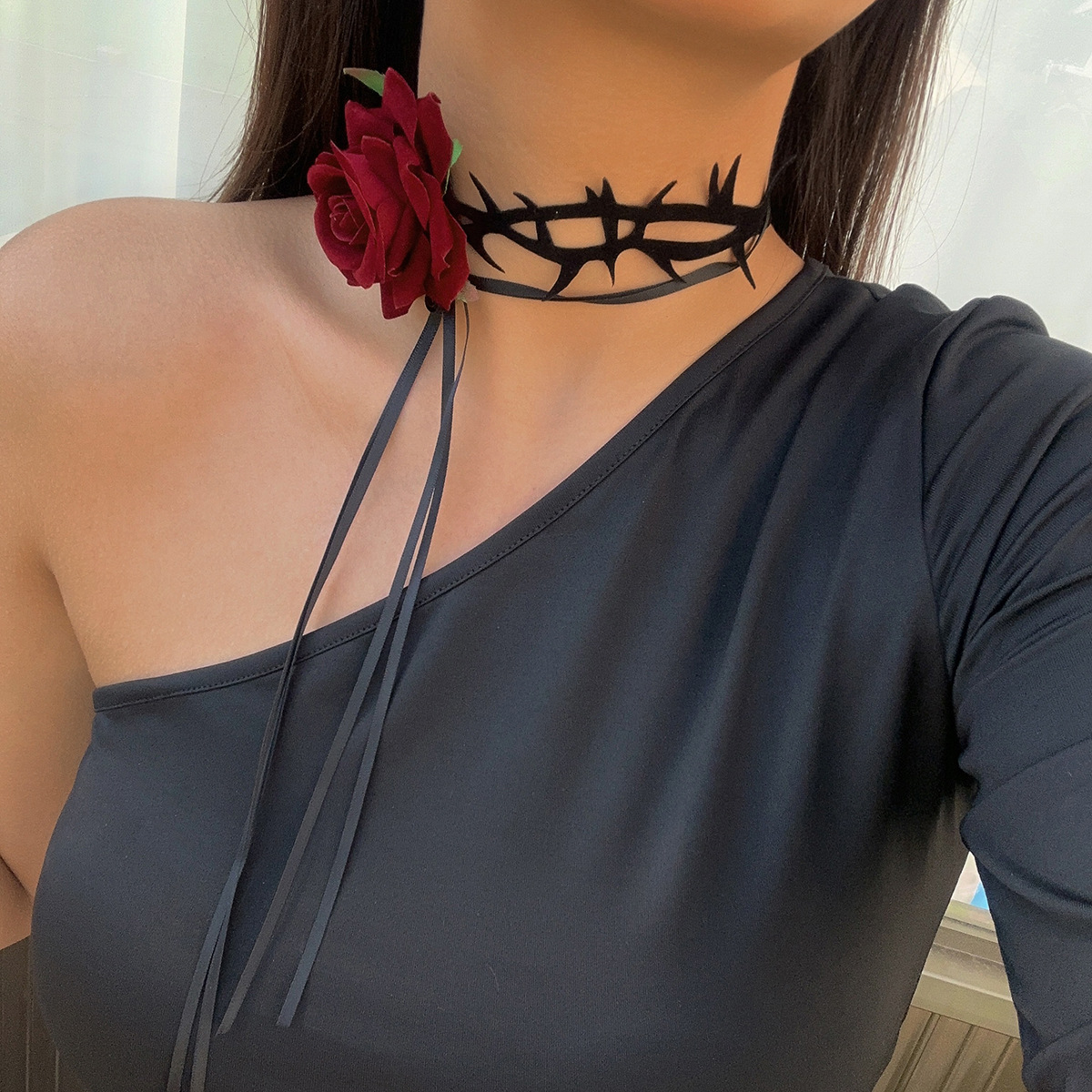 European and American cross-border jewelry velvet flower collar rose choker plant big red flower women's necklace Application Scenario
