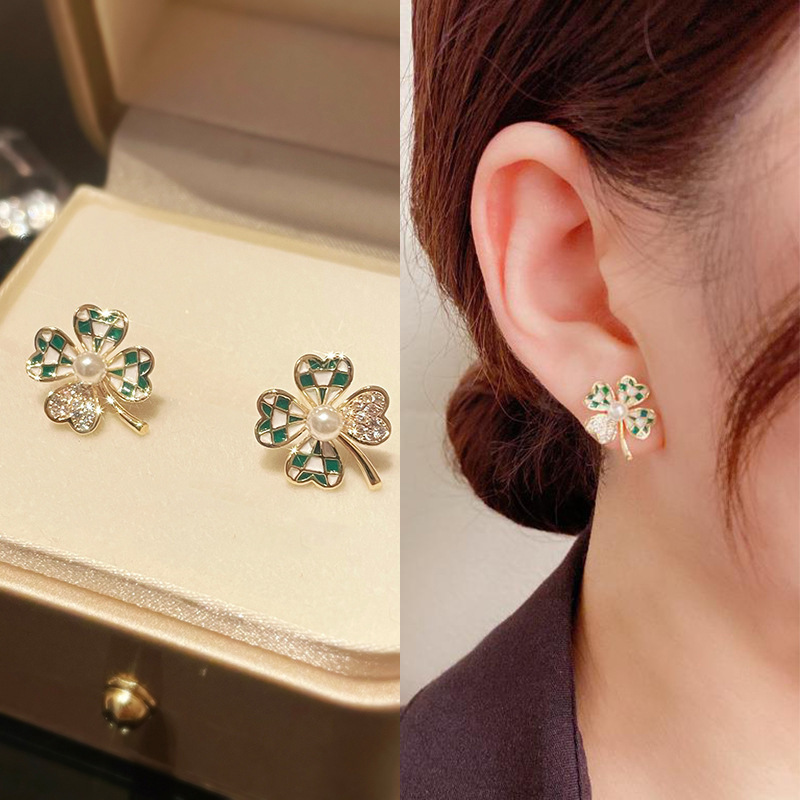 s925 silver needle, fashionable and simple, diamond-encrusted green checkered four-leaf clover stud earrings, exquisite and small, versatile earrings and earrings for women full figure