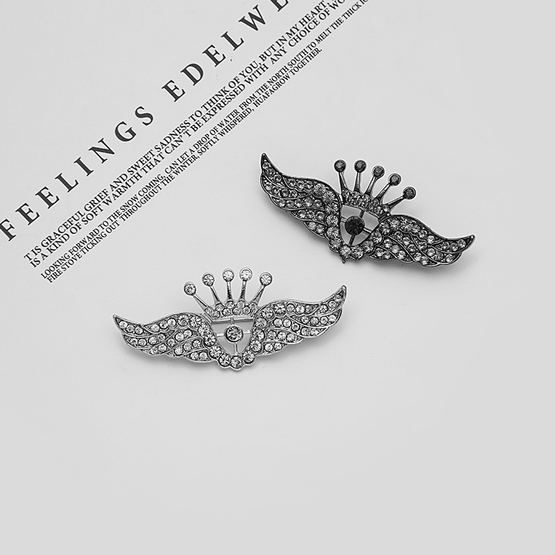 Wholesale of European and American full-diamond crown wing brooches and Korean popular and versatile angel wing water diamond brooches full figure