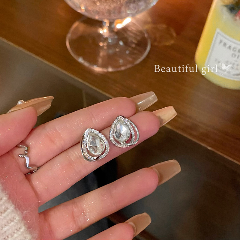 Exquisite zircon water drop earrings for women, new 2024 style, versatile and high-end stud earrings, unique and popular internet-famous earrings full figure