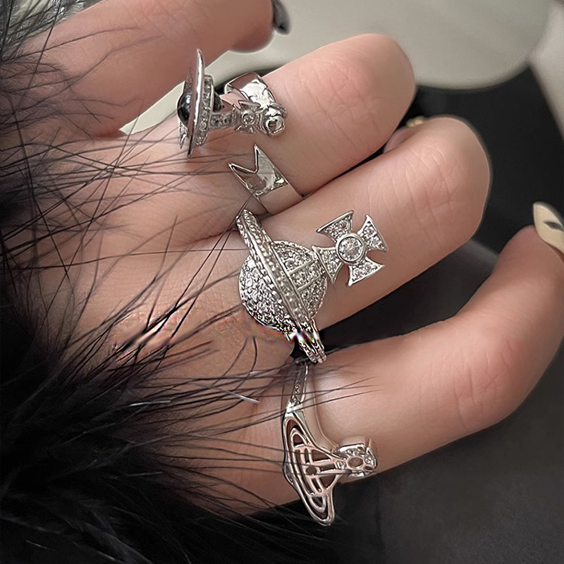 A Western post-punk style diamond-encrusted sweet and cool open ring for women's Saturn, a three-dimensional cold style, a niche and individualistic trendy ring full figure