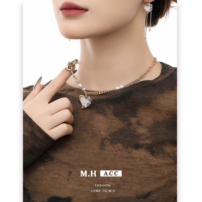 Original golden rose heart necklace, women's light luxury, niche and high-end collarbone chain, fashionable and individual, ins style neck chain details Picture