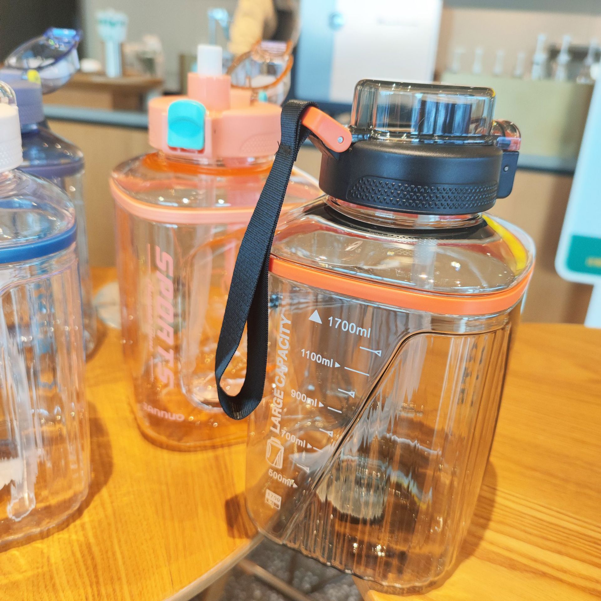 Wholesale of portable rope straw cups for male and female students in outdoor fitness, summer transparent large-capacity water bottles, square water cups Specification drawing