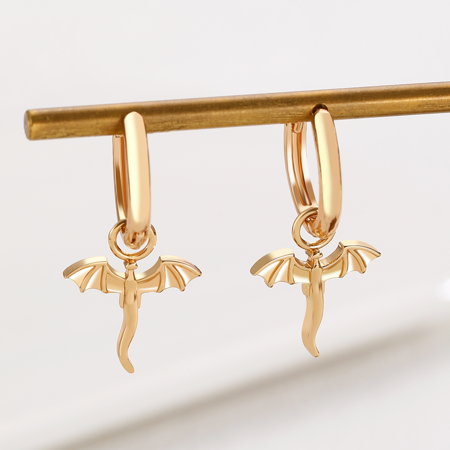 Best-selling cross-border accessories from Europe and America on Amazon: Dragon ear buckle earrings, diamond-encrusted dragon ear studs, punk personality earrings for women details Picture