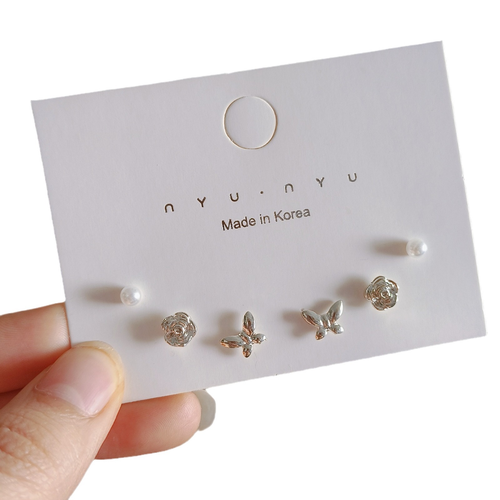 This exquisite and versatile butterfly flower geometric set with stud earrings is trendy and simple for daily commuting Item Picture