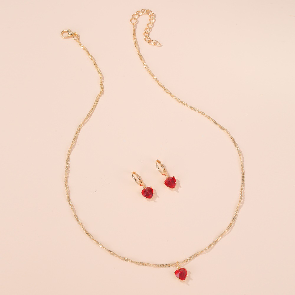 Cross-border best-selling set of jewelry, classic and elegant crystal zircon heart-shaped necklace, earrings, wedding and dinner accessories Application Scenario
