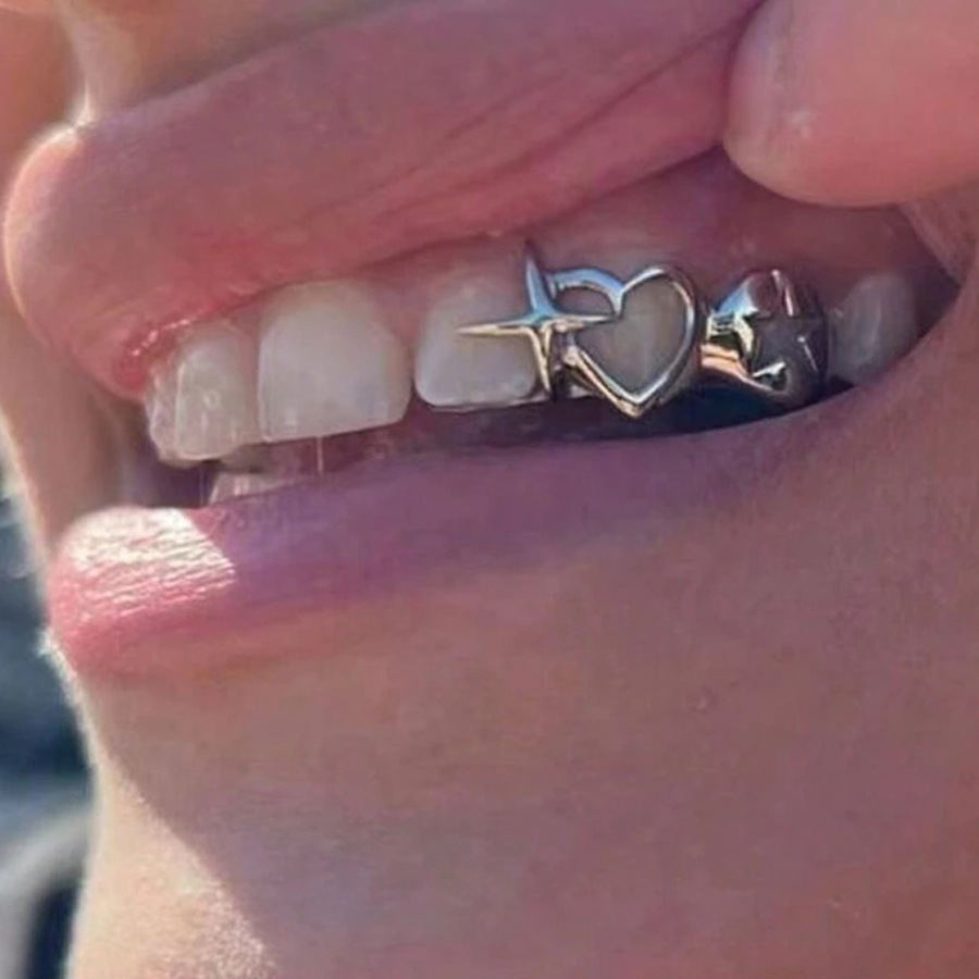 Genuine cross-border hip-hop braces, double hollowed-out heart-shaped star teeth performance accessories, braces, Halloween trendy accessories full figure