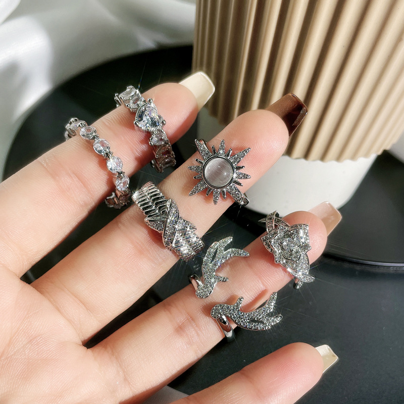 New fashionable irregular antler personalized heart-shaped opening ring for women, simple, exquisite, versatile and niche index finger ring trend Application Scenario