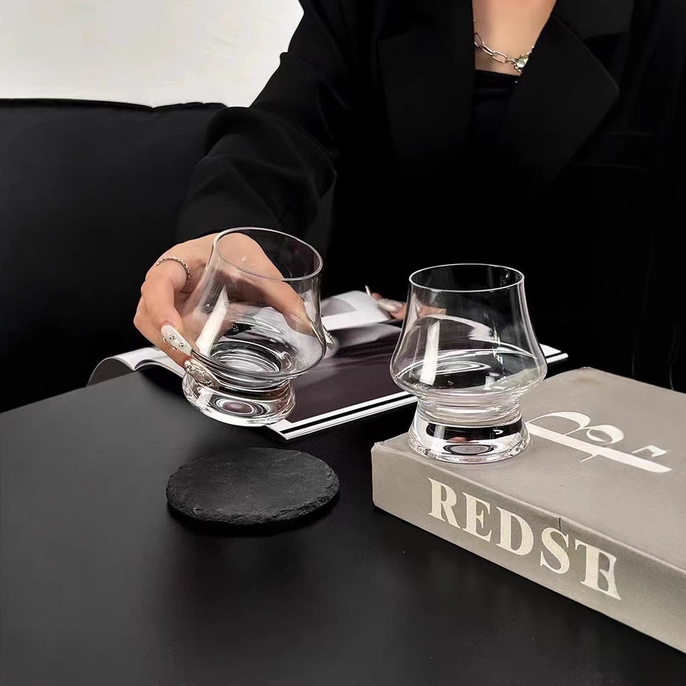 Crystal whisky glass, transparent glass, spirits blade glass, brandy glass, Martell aroma glass Application Scenario