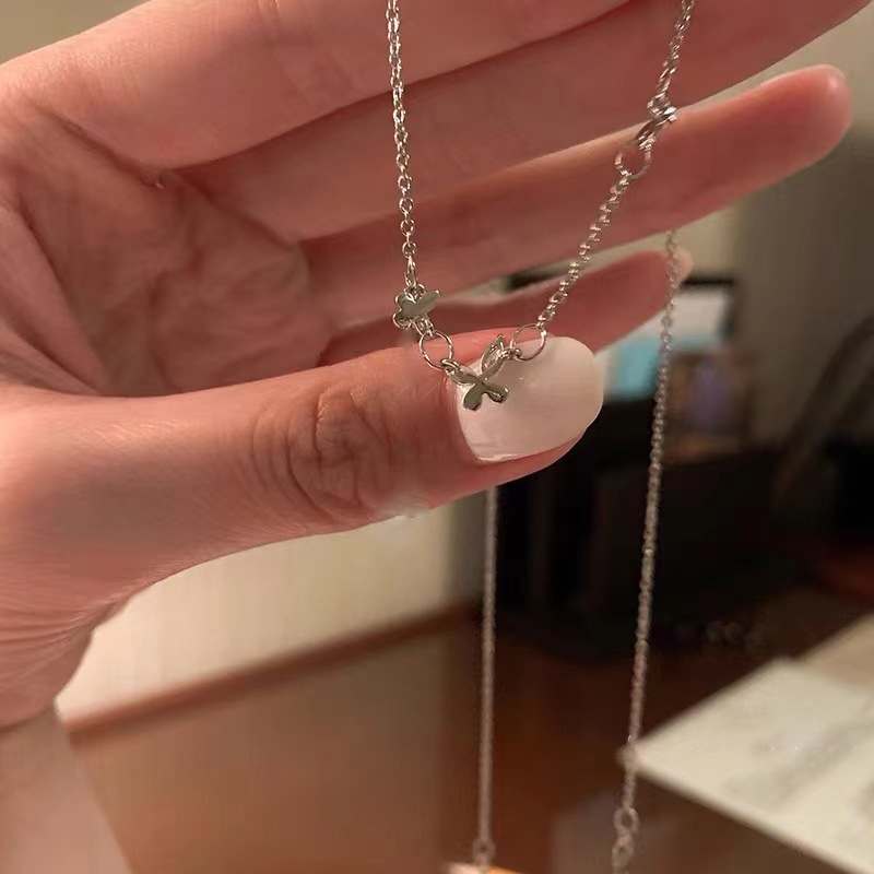 Korean butterfly zircon pendant necklace, a light luxury and elegant accessory for women, with a niche design sense and a popular collarbone chain Specification drawing