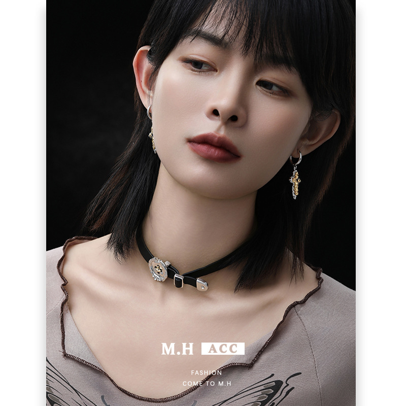 Leather button necklaces, punk style street choker fashion necklaces, hot girl niche design necklaces wholesale details Picture