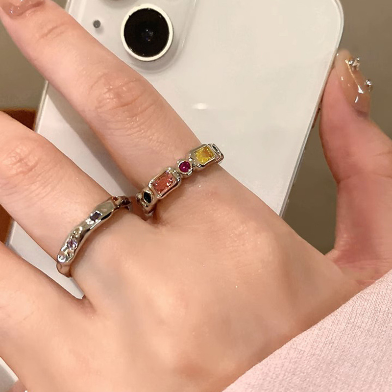 Sweet and cool colored zircon irregular ring, a niche design for women, with a light luxury and high-end feel, a trendy index finger ring Specification drawing