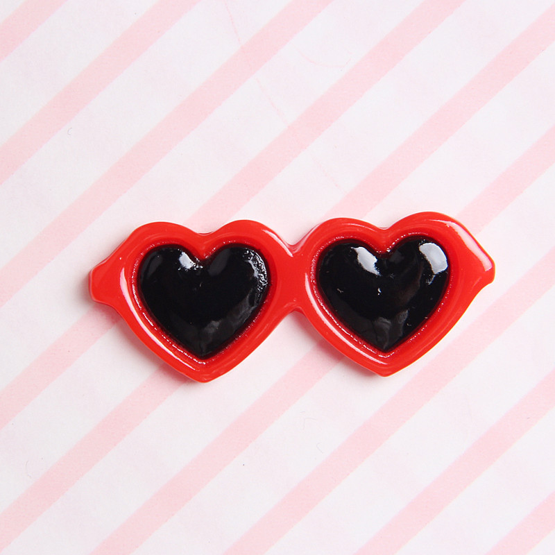 Cute heart-shaped mini glasses, resin accessories, diy ornaments, keychains, hair accessories, cream glue accessories, doll decorations Application Scenario