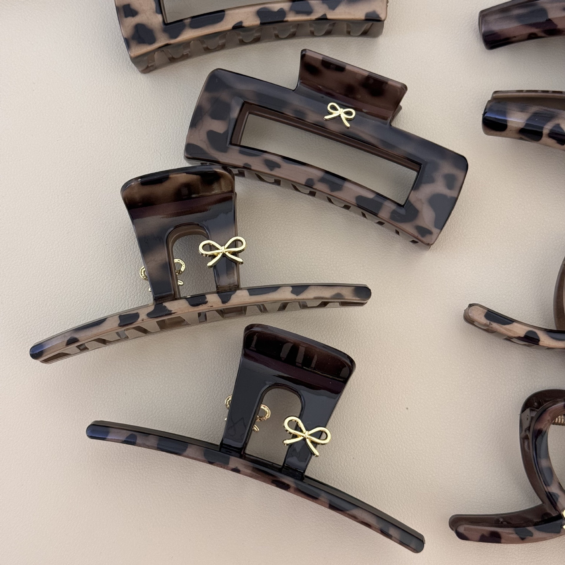 French leopard print grab clip for women, high-end and retro style, shark clip, 2025 new model, large hair volume, large headwear Specification drawing