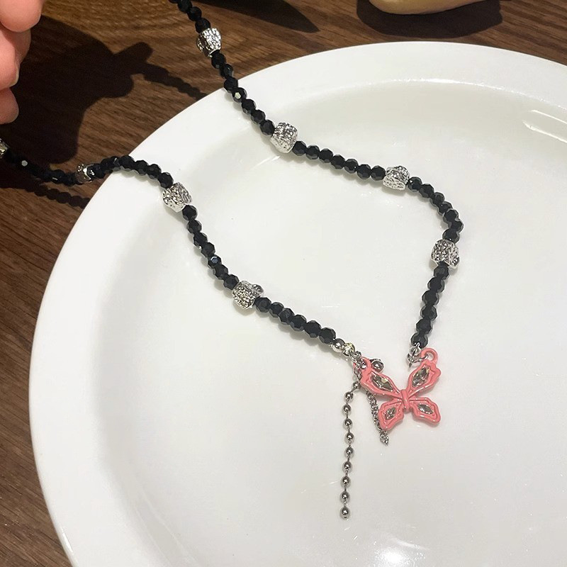 Sweetheart Barbie ~ Pink butterfly tassel necklace, feminine hip-hop girl, trendy and cool personality, beaded collarbone chain Application Scenario