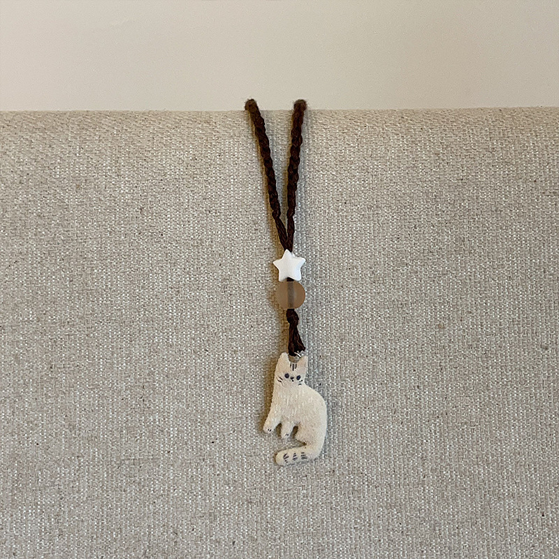 Three-dimensional plush kitten pendant necklace for women, gentle and cute, retro and fashionable, elegant and versatile neck chain sweater chain Application Scenario