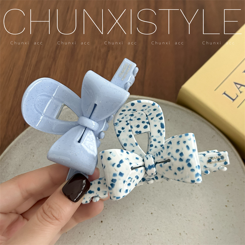 The "Little Sweet Potato French Niche High-quality Design Bow acetate grabber" with an elegant and sweet charm and a shark clip Application Scenario