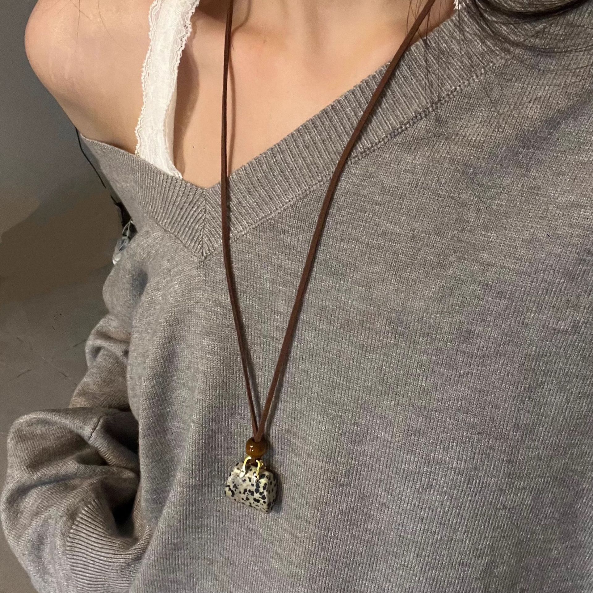 Korean velvet rope, colorful artificial crystal stone bag, necklace, niche design sense, sweater chain, retro style necklace Specification drawing