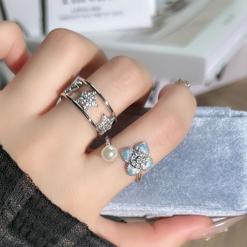 French champs-style gradient enamel four-leaf clove open ring for women, simple hollowed-out star geometric personalized index finger ring details Picture