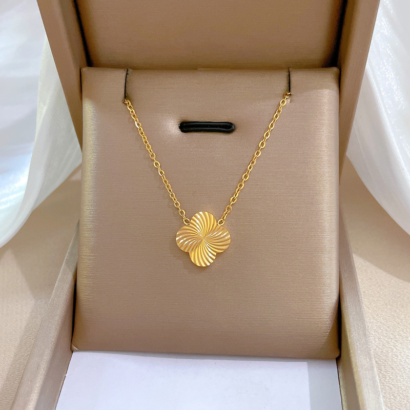 【 All-titanium Steel 】 Four-leaf rotating minimalist style furnace, real gold necklace, female Instagram influencer collarbone chain to match full figure