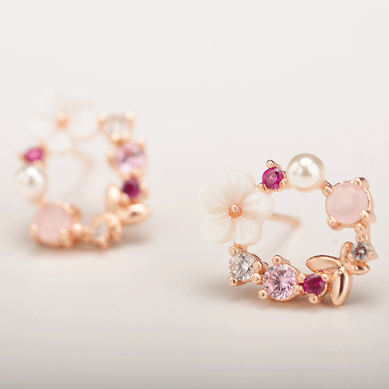 The new Korean-style creative earrings, sweet flower stud earrings, and girlish pearl bow garland earrings are selling well details Picture