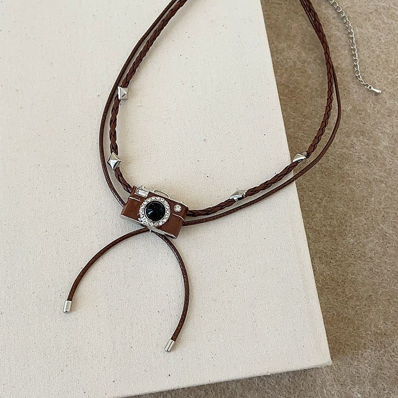 Retro niche brown camera leather rope double-layer necklace for women, European and American personality, hot girl, fashionable and versatile neck chain, sweater chain Specification drawing