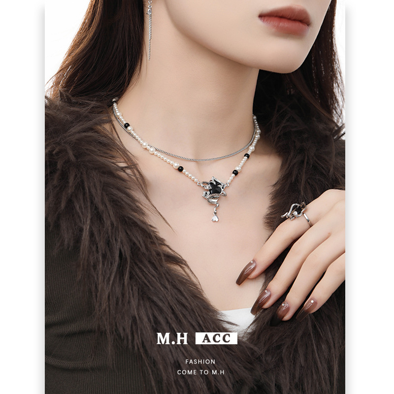 Dark poker card snake necklace, a niche female design sense collarbone chain, original Ins-style hip-hop punk square pendant Specification drawing