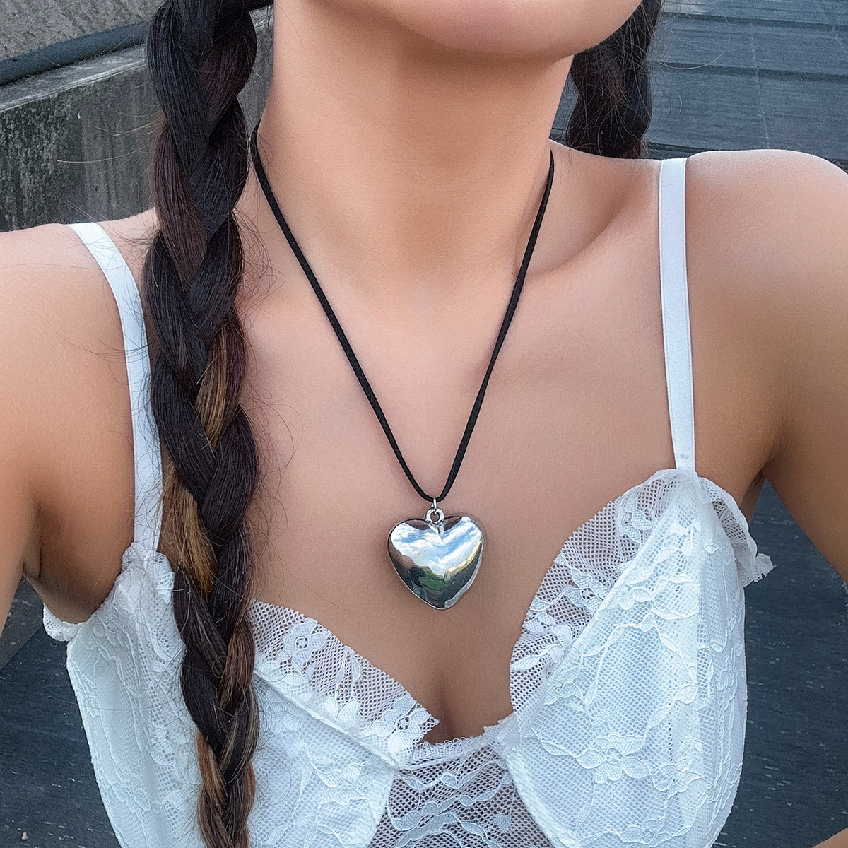 European and American cross-border jewelry, sweet and cool, cold style, large heart pendant, hot girl necklace, niche beaded necklace, versatile for women details Picture