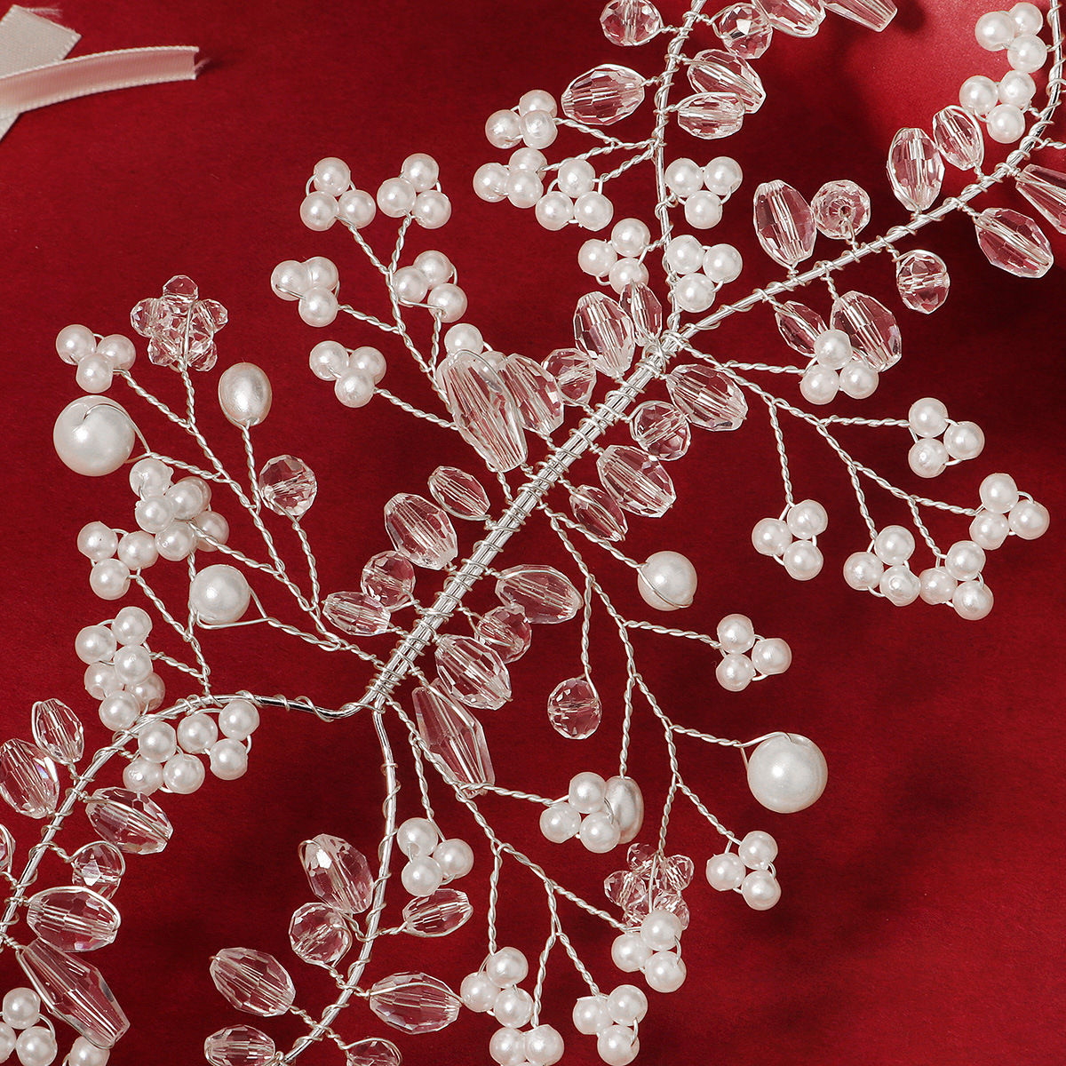 Exquisite and beautiful wedding headwear from Europe and America, handcrafted beaded headband, new fashionable millet beaded bride headband Application Scenario