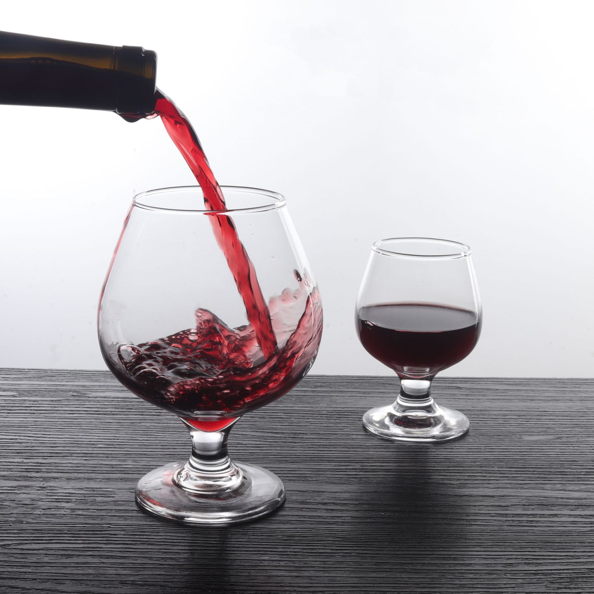 One-piece molded classic brandy wine glasses, foreign wine glasses, family gatherings, colleagues' dinners, wedding celebrations, home beer glasses details Picture
