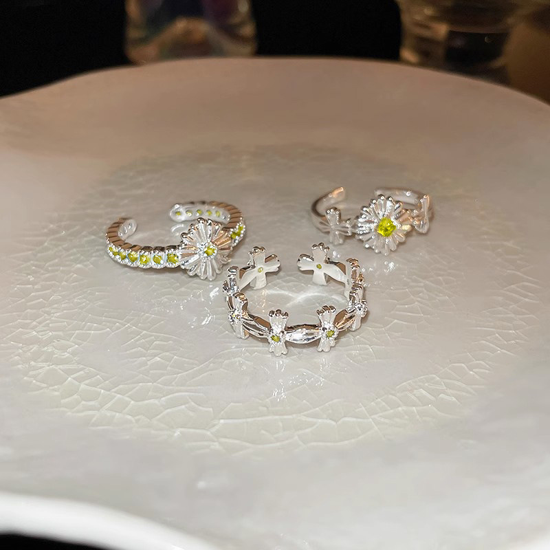 Zircon flower open ring on Instagram, with a cold style, sweet and cool personality, a new niche design for women's jewelry Application Scenario