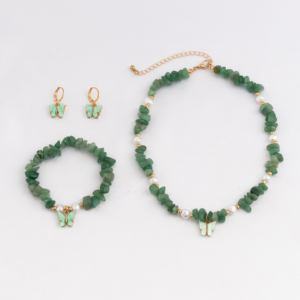 European and American cross-border jewelry, colorful dopamine crushed stone beaded collarbone chain, country-style summer necklace, butterfly necklace Application Scenario
