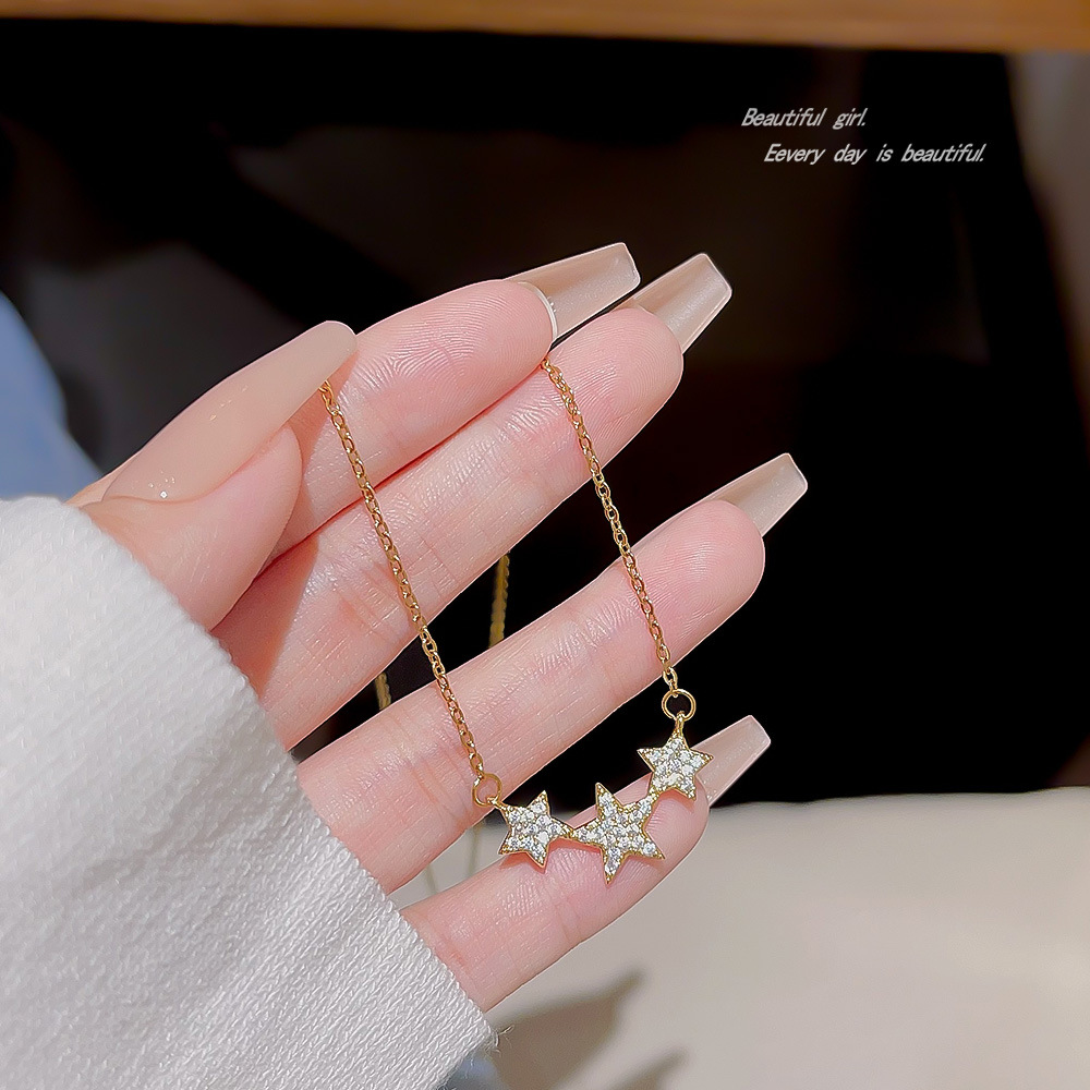 Sweet and cool star necklace accessory, women's light luxury niche design collarbone chain, new Korean Internet celebrity necklace, Yiwu accessory details Picture
