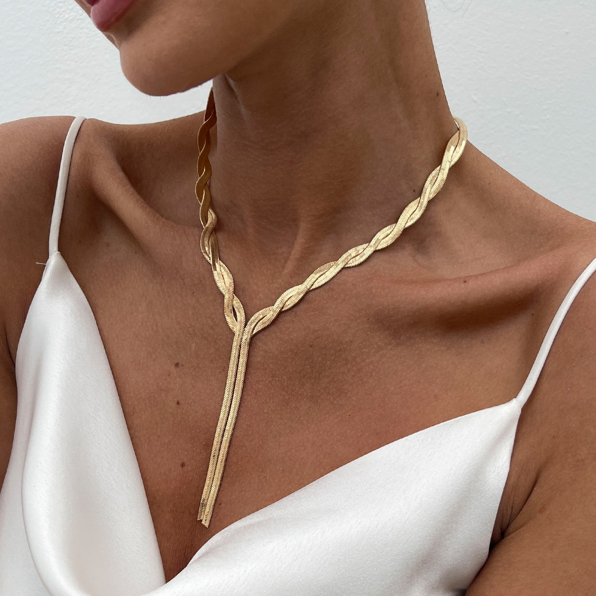 European and American cross-border jewelry, cold style Y-shaped metal snake bone necklace, simple and individual lines necklace long style Specification drawing