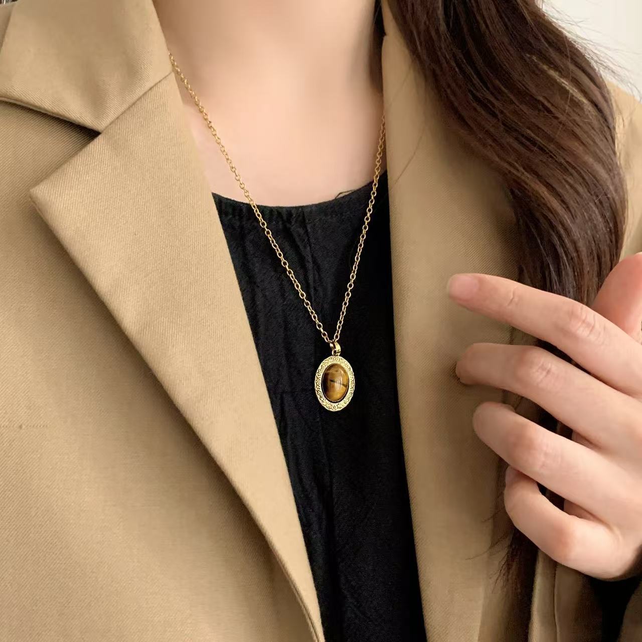 A niche design temperature-sensitive color-changing stone necklace for women, a new 2025 tiger's eye stone collarbone chain necklace Specification drawing