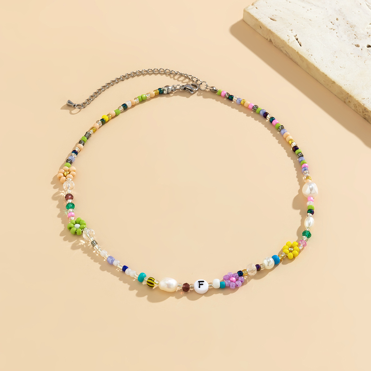 European and American cross-border jewelry, sweet beaded collarbone chain, flower necklace, handcrafted choker rice bead necklace, versatile for women Application Scenario