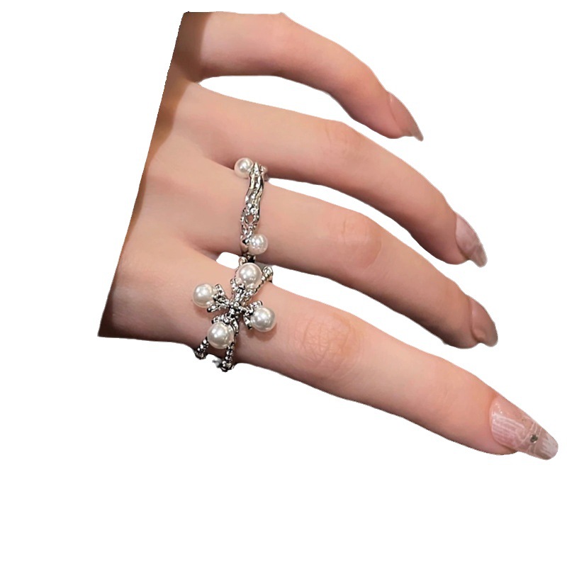 The 2023 new retro French pearl ring features a niche design, fashionable and individualistic index finger ring with an open opening and a high-end feel Item Picture