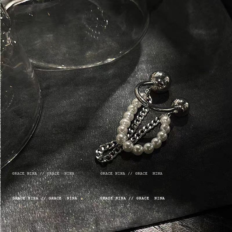 Sweet and cool girl~ Pearl chain ear bone clip design sense ear clip, women's no-ear hole earrings, cold style hip-hop earrings details Picture