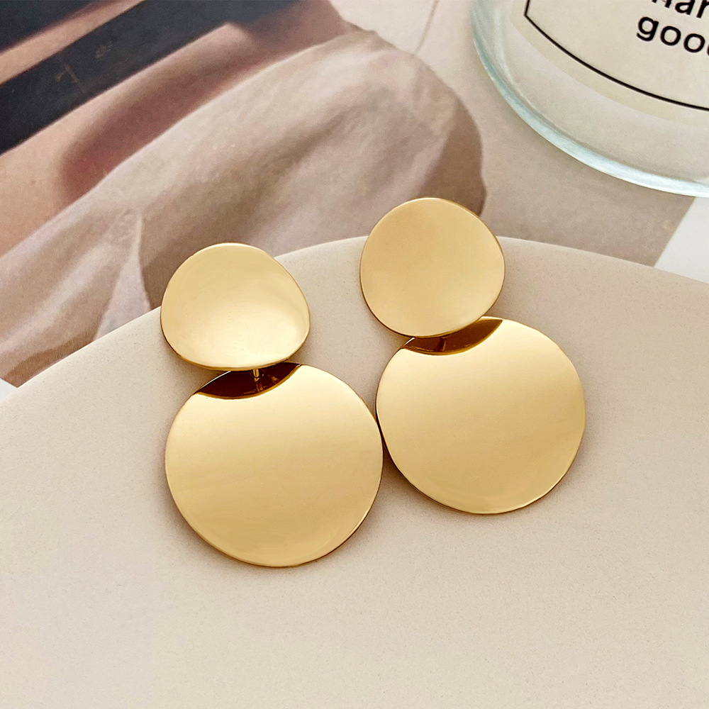 Retro round alloy stud earrings, European and American ins three-dimensional glossy earrings, fashionable and versatile, trendy earrings and earrings details Picture
